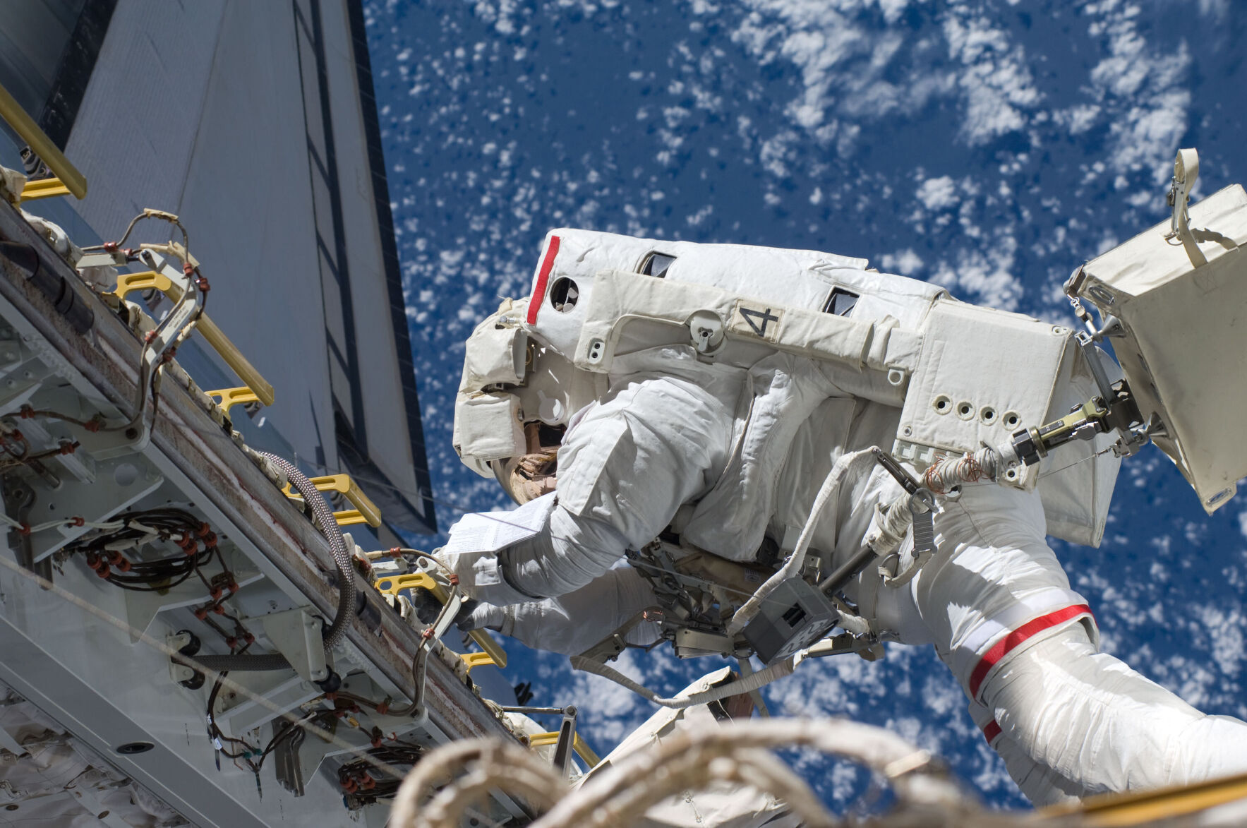This is what it's like to walk in space